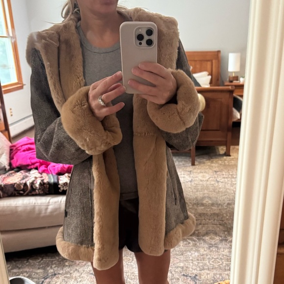 Oscar de la Renta Gray and Tan Teddy Jacket - Picture 1 of 8